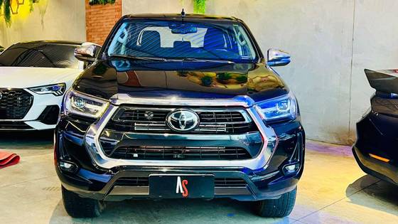 TOYOTA HILUX 2.8 D-4D TURBO DIESEL CD SRX 4X4 AUTOMÁTICO